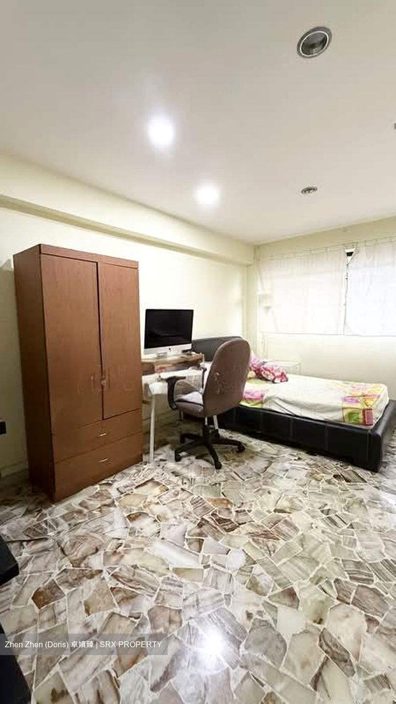 Blk 260 Jurong East Street 24 (Jurong East), HDB 5 Rooms #578658921
